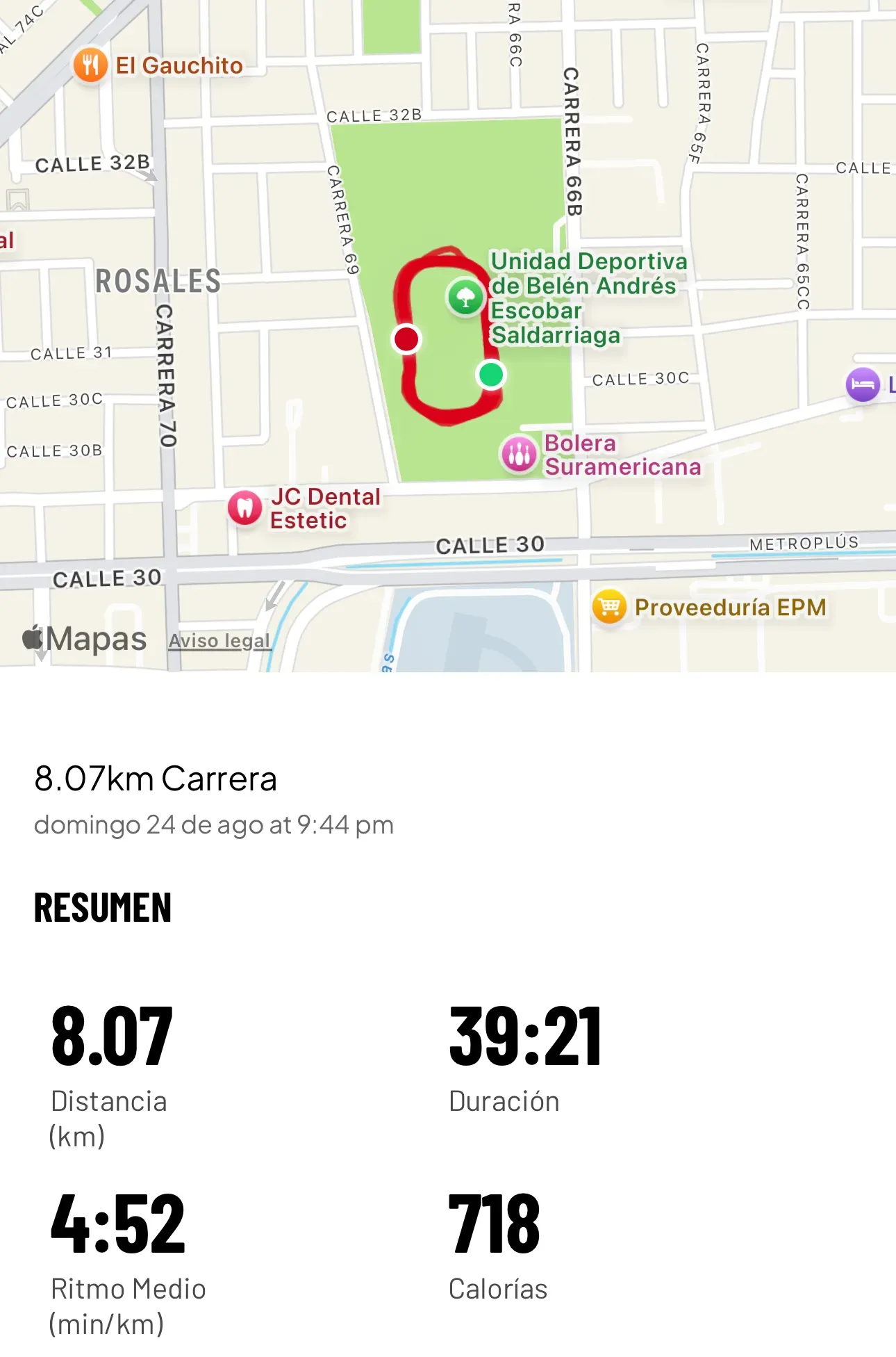 Ruta de carrera trazada en rojo sobre el mapa de la Unidad Deportiva de Belén y resumen del entrenamiento: 8,07 km en 39:21 minutos, ritmo medio de 4:52 min/km y 718 calorías